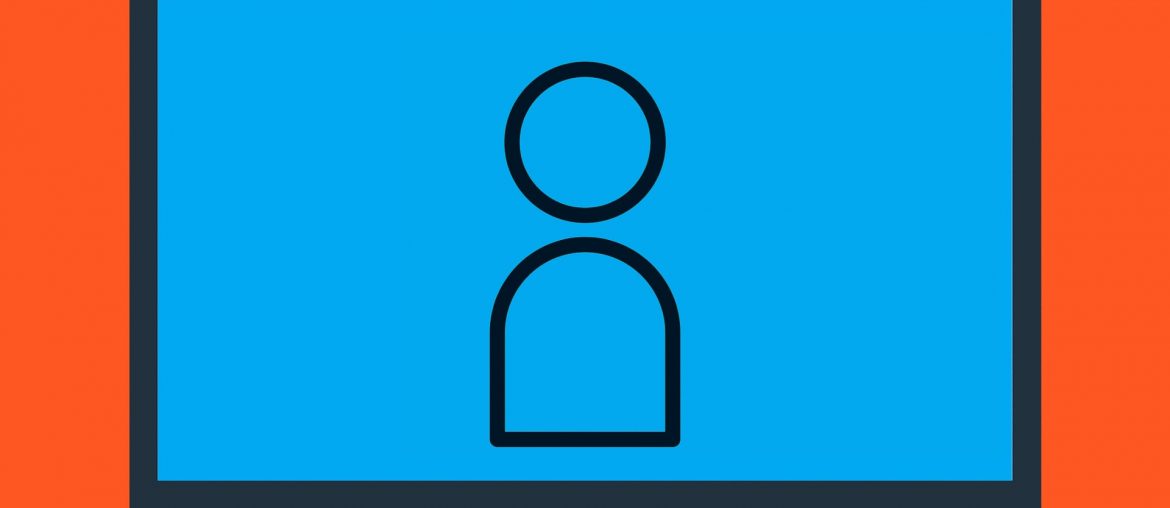 Какво е CAPTCHA и как да я добавите на уебсайта си? Илюстрация на синя икона на човек на екрана на лаптоп с оранжев фон.